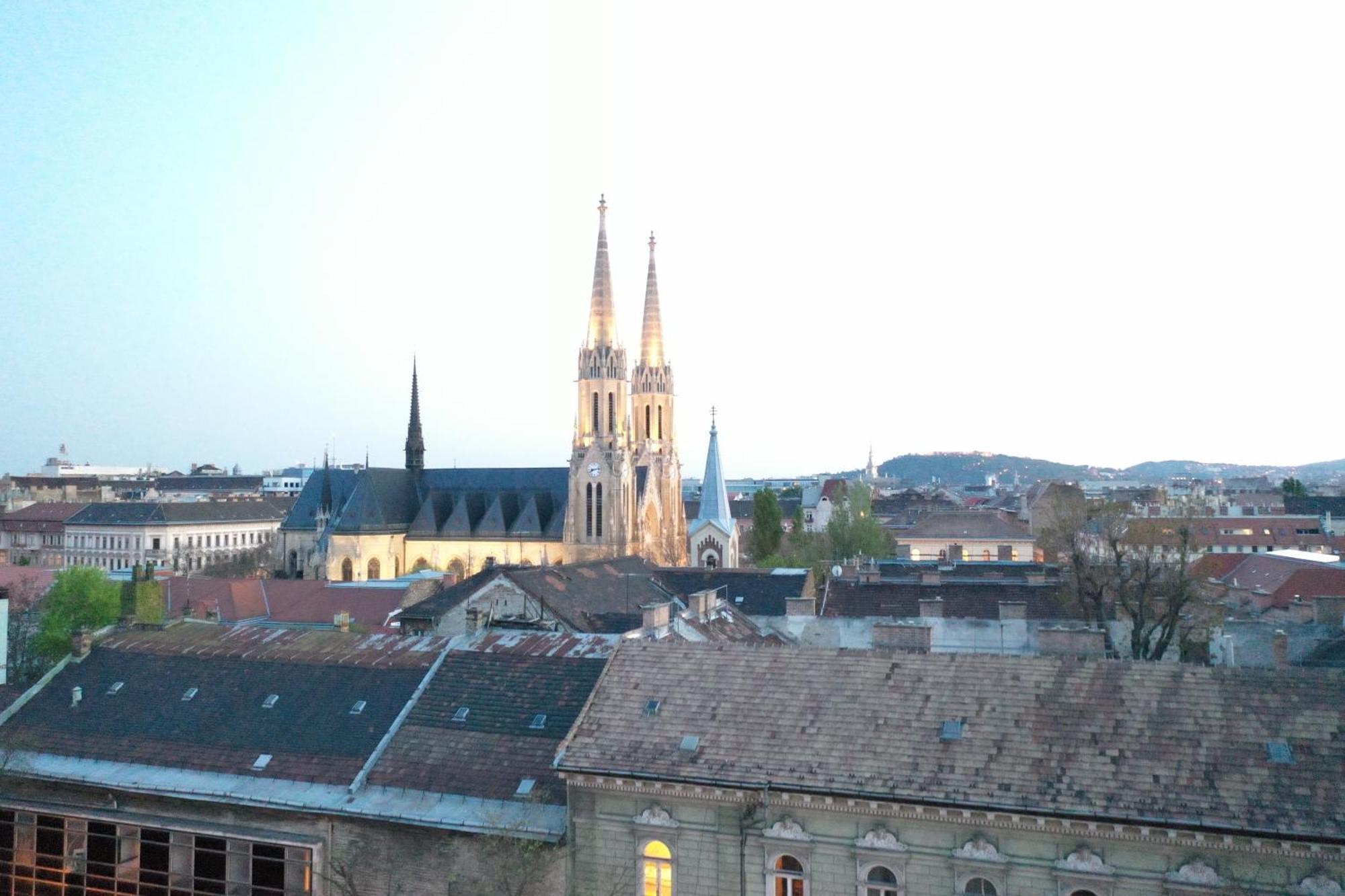 In Budapest Apartments Hotel Luaran gambar